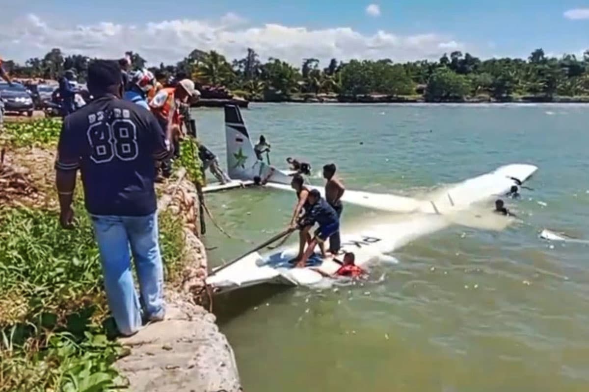 Gangguan Mesin, Pesawat Smart Air Mendarat Darurat di Pantai Nabire